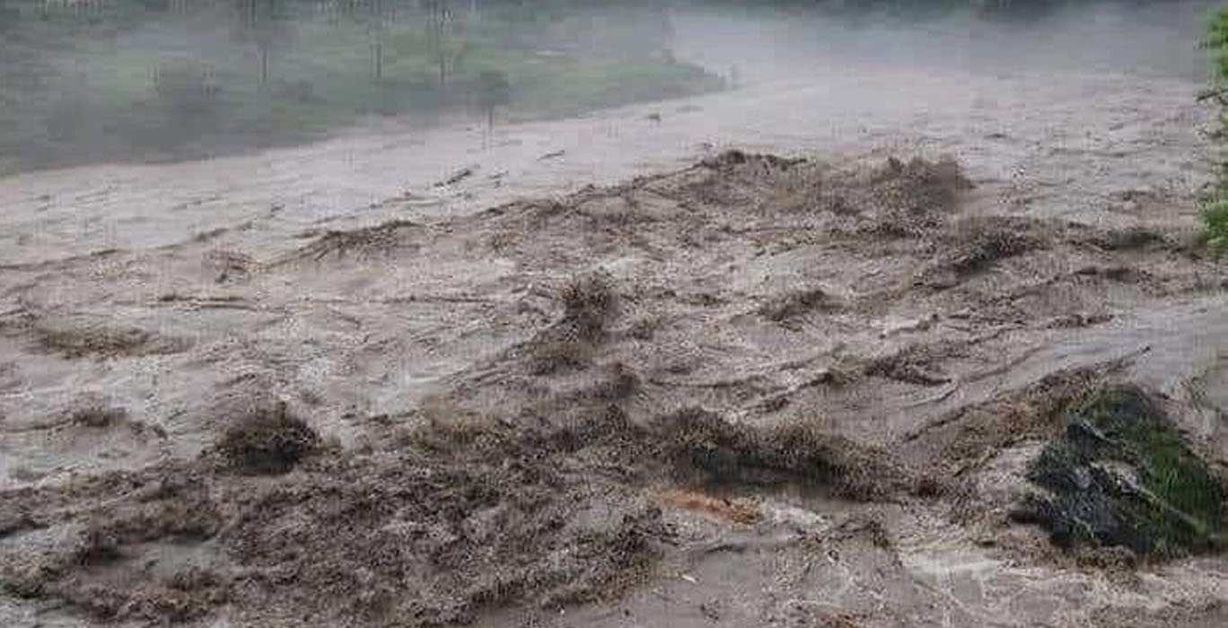 सेतीको बाढीले पार गर्‍यो खतराको तह : सचेत रहन प्रशासनको आग्रह, नदी क्षेत्रमा नजान प्रहरीको माइकिङ